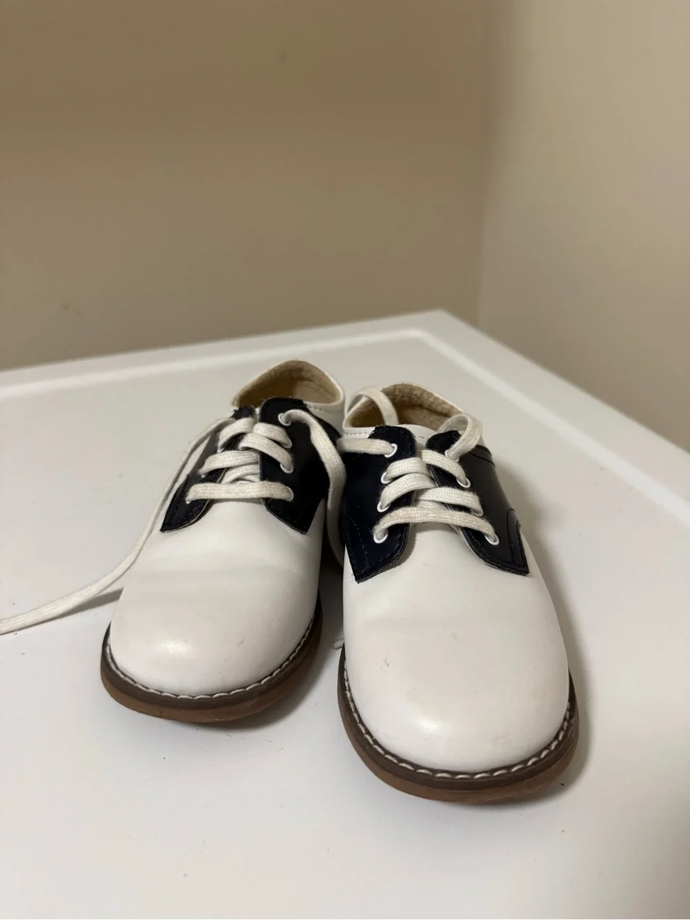 Footmates Classic Kids Two-Tone White and Navy Saddle Lace-Up Shoes